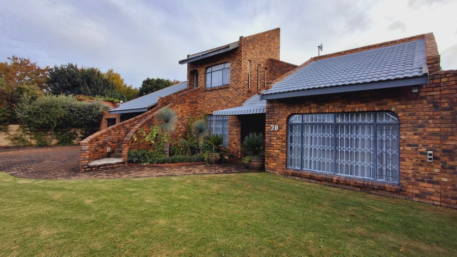 5 Bedroom Property for Sale in Vaalpark Free State